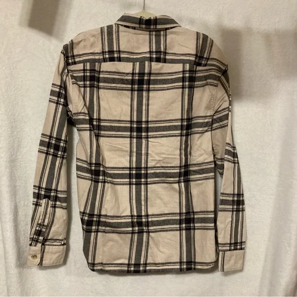 NWT A&F Flannel - Black and Beige, Medium - Picture 2 of 5